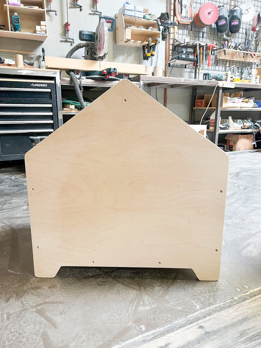 GREG- Traditional Dog House