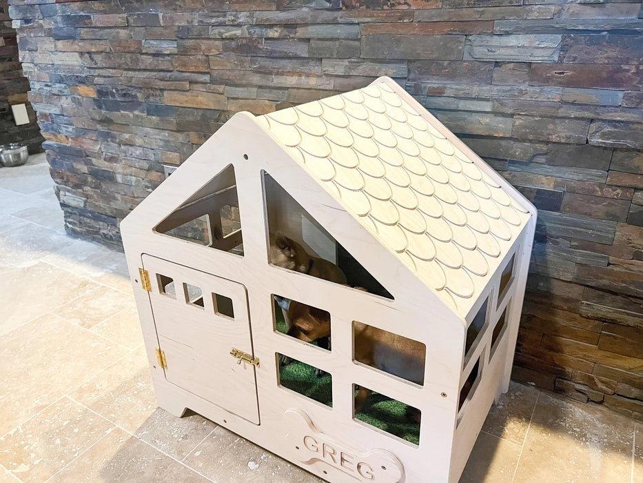 GREG- Traditional Dog House